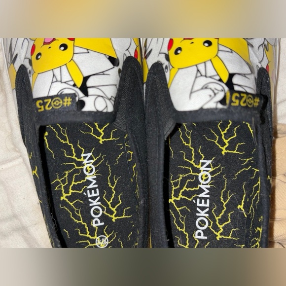 Pokémon Pikachi Shoes Men’s 10 1/2 - Picture 6 of 6